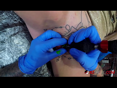❤️ Sully Savage, une chaudasse extrêmement tatouée, s'est fait tatouer le clitoris. ❤️❌ Porno at us fr.rex-porn-com.ru ❌️